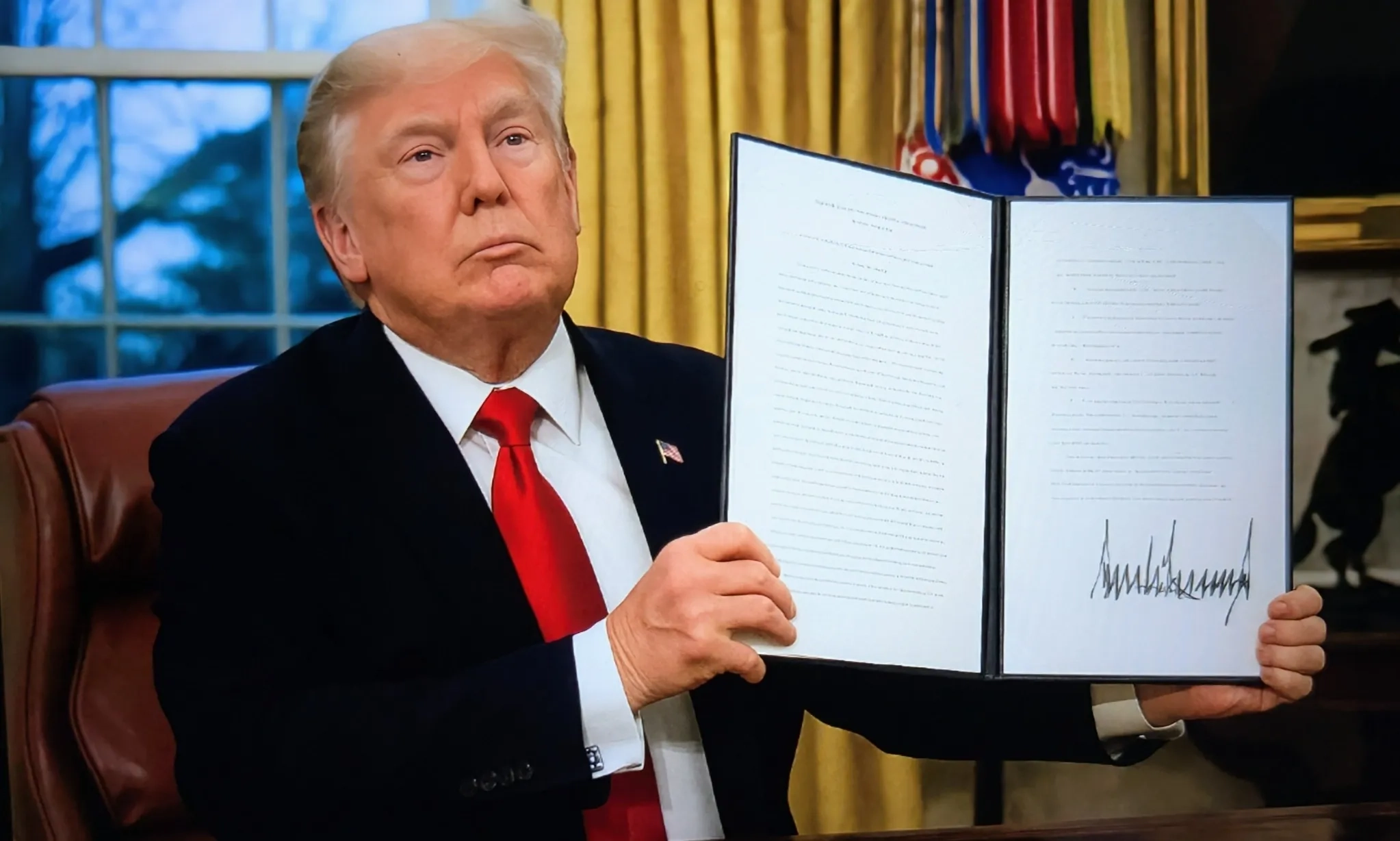 <p id="isPasted">Trump Turunkan Tarif Resiprokal Untuk Indonesia Jadi 19%</p>