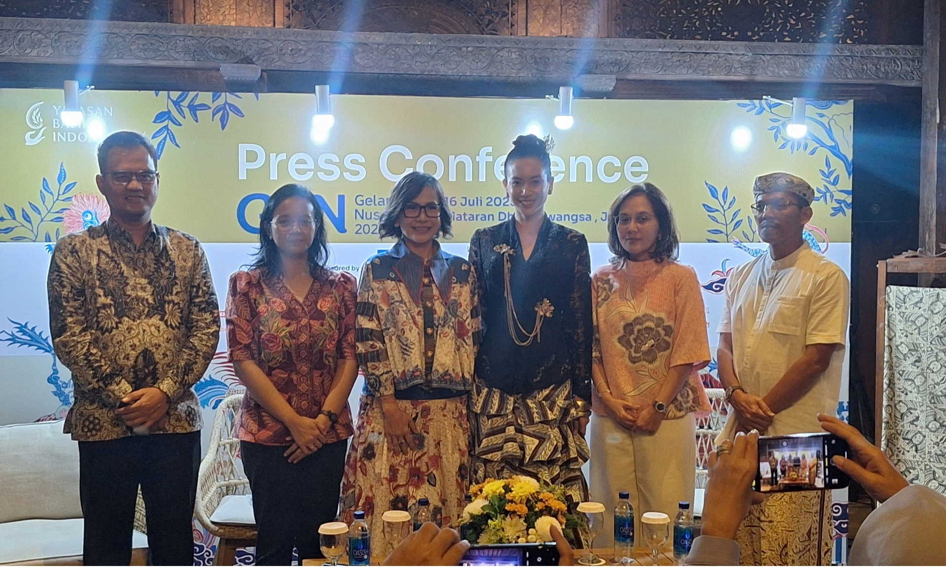 <p>Bangga Berbatik! GBN 2025 Angkat Batik Cirebon Merawit</p>