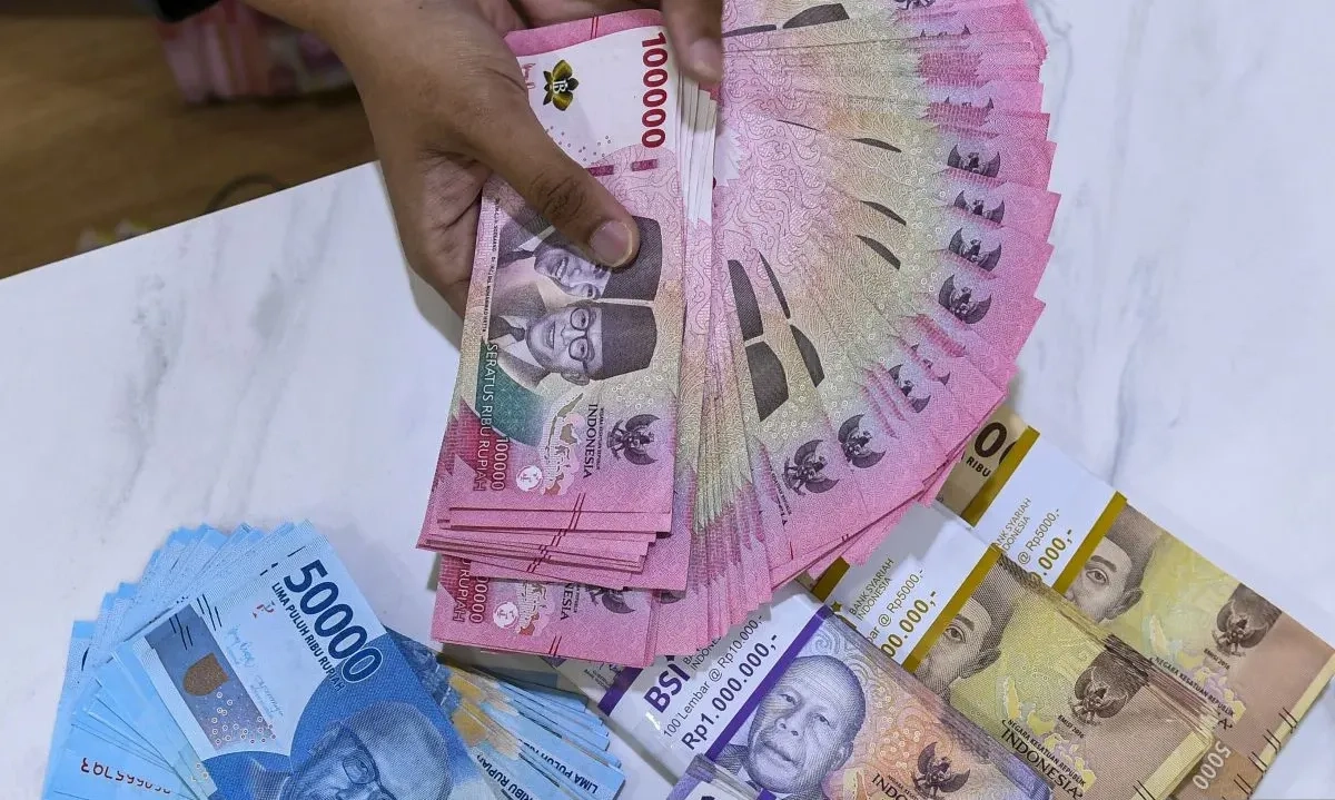 <p>Rupiah Melemah, Ekspektasi Penurunan Suku Bunga The Fed Pudar</p>