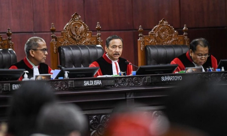 <p>MK Tolak Uji Materi Capres-Cawapres Minimal Sarjana</p>