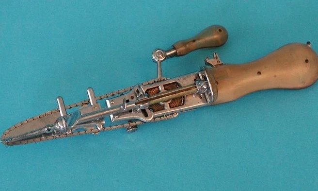 <p id="isPasted"><em>Chainsaw</em>: Dulu Untuk Melahirkan, Kini Menebang</p>