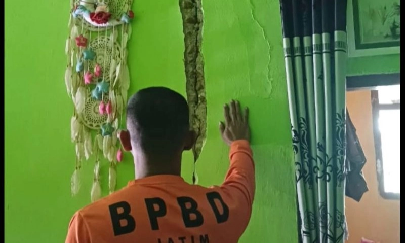 <p>Gempa Bumi Lumajang Merusak 5 Rumah Warga</p>