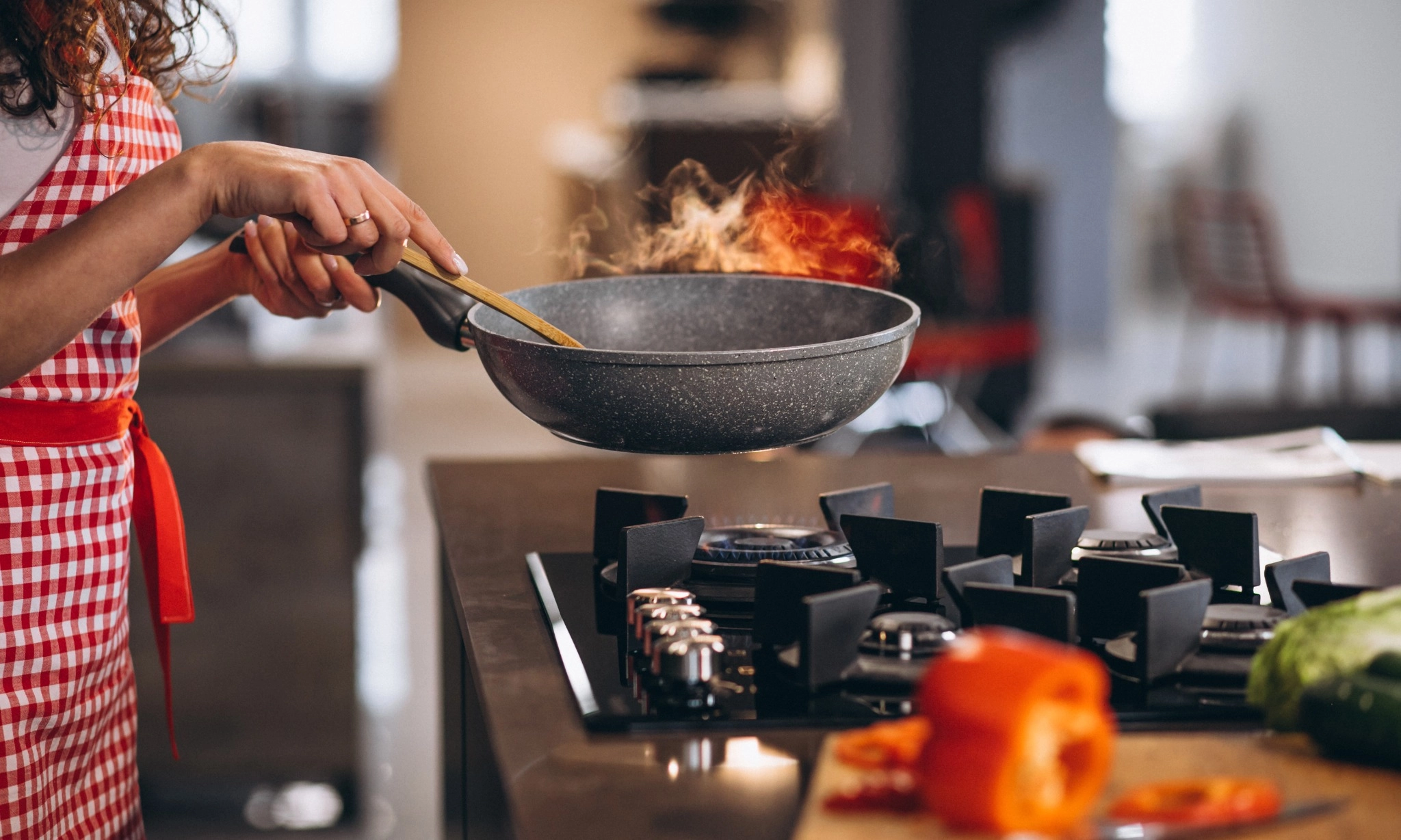 <p>Asap Minyak Goreng Tingkatkan Risiko Kanker Pada Perempuan</p>