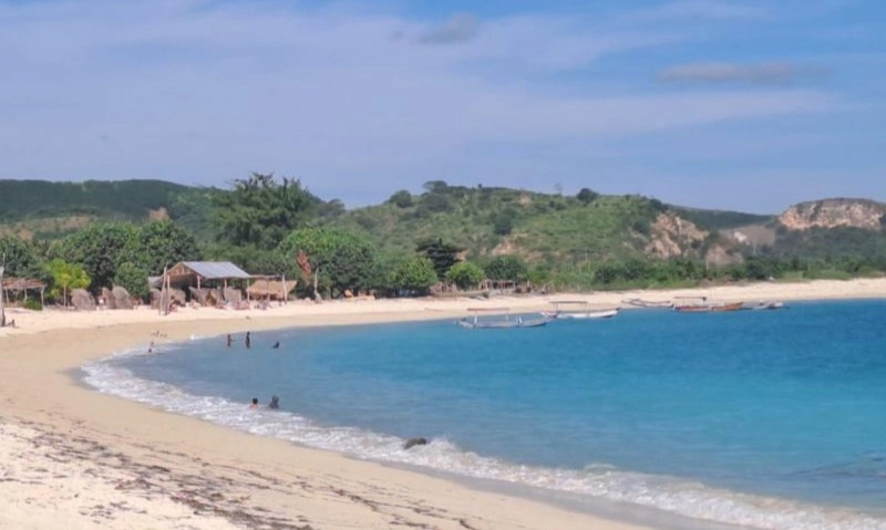 <p dir="ltr" id="isPasted">Pantai Tanjung Aan, Ceruk Perairan Eksotis Di Selatan Lombok</p>