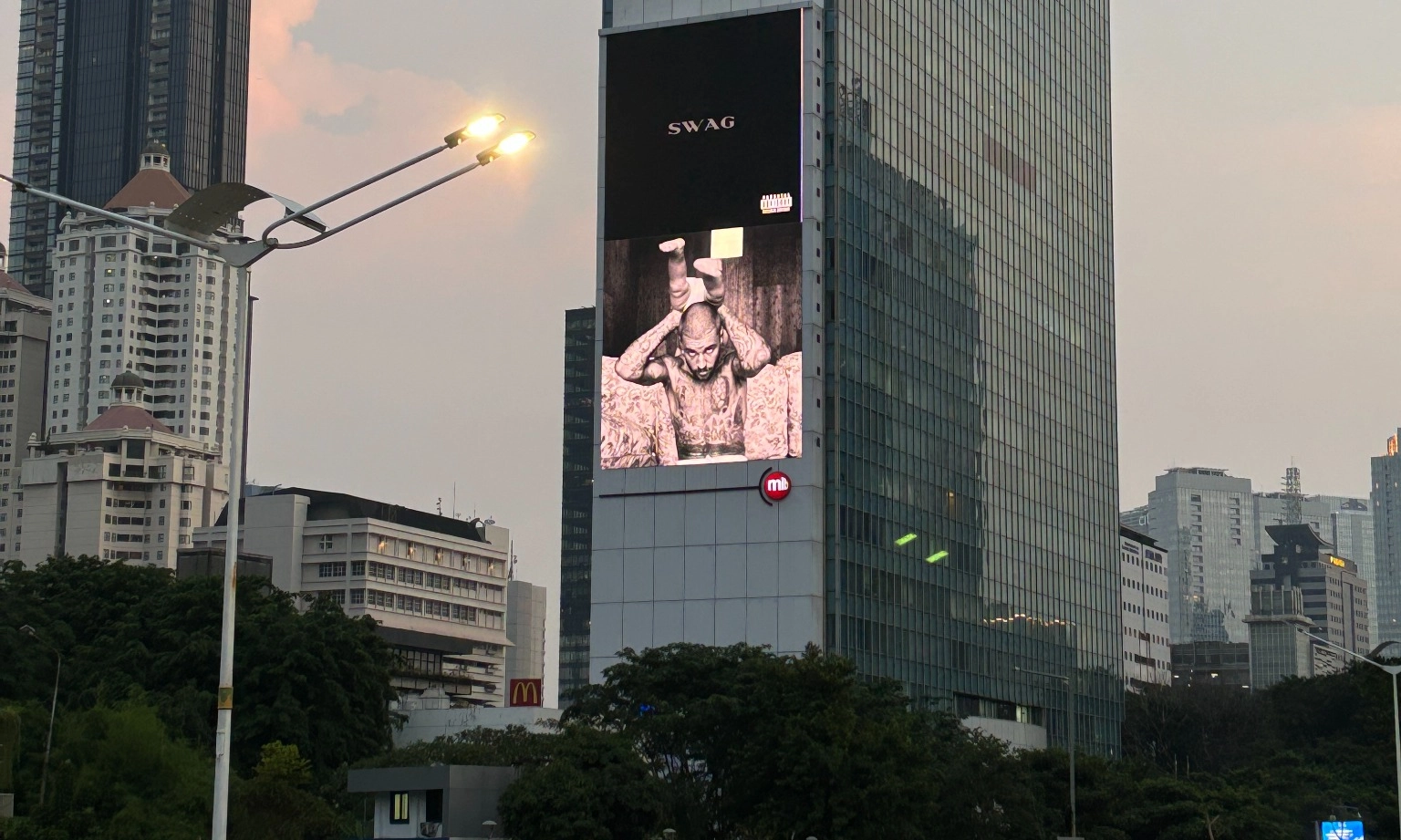 Billboard Album Swag Justin Bieber Sampai Ke Jakarta, Sinyal Tur?