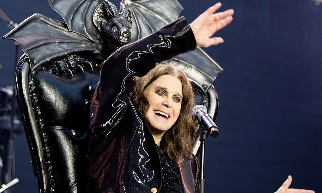 <p>Vokalis Black Sabbath Ozzy Osbourne Meninggal Dunia Di Usia 76 Tahun</p>