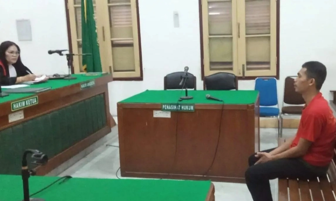 <p>Jaksa Di Medan Tuntut 2 Tahun Pencuri Sandal Majikan</p>