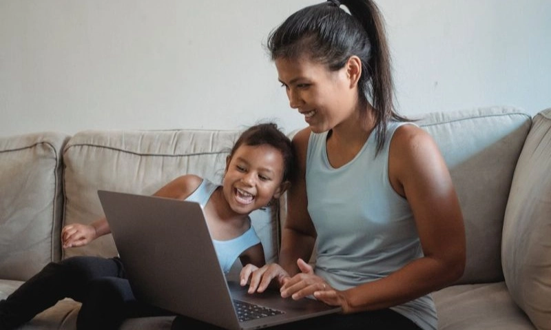 <p>Panduan Bagi Orang Tua Mengatur Akses Anak Ke Gadget</p>