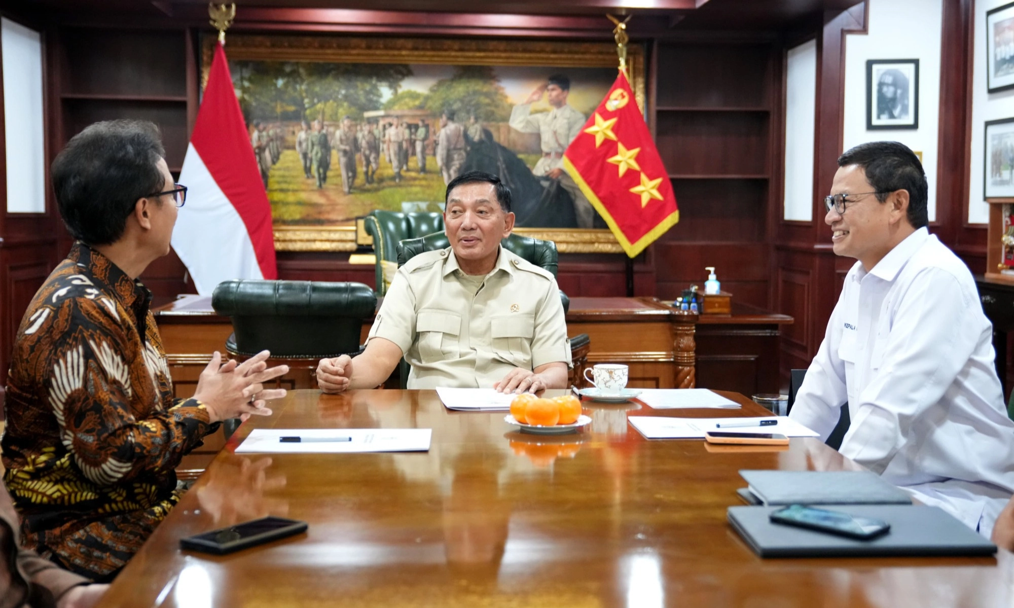 <p>Kemenhan Kerahkan TNI Pasok Obat ke Kopdes Merah Putih</p>