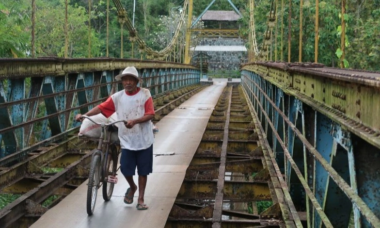 <p>Menilik Teknologi Jembatan Gantung Berusia 90 Tahun, Dodokan Gerung &nbsp;</p>