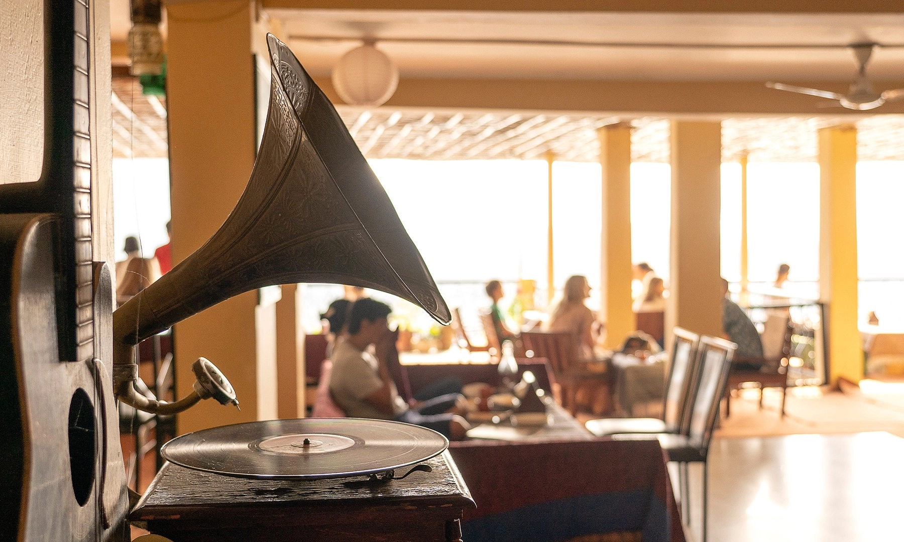 <p id="isPasted">Putar Lagu Dari DSP Untuk Bisnis F&amp;B, Bagaimana Aturan Royaltinya?</p>