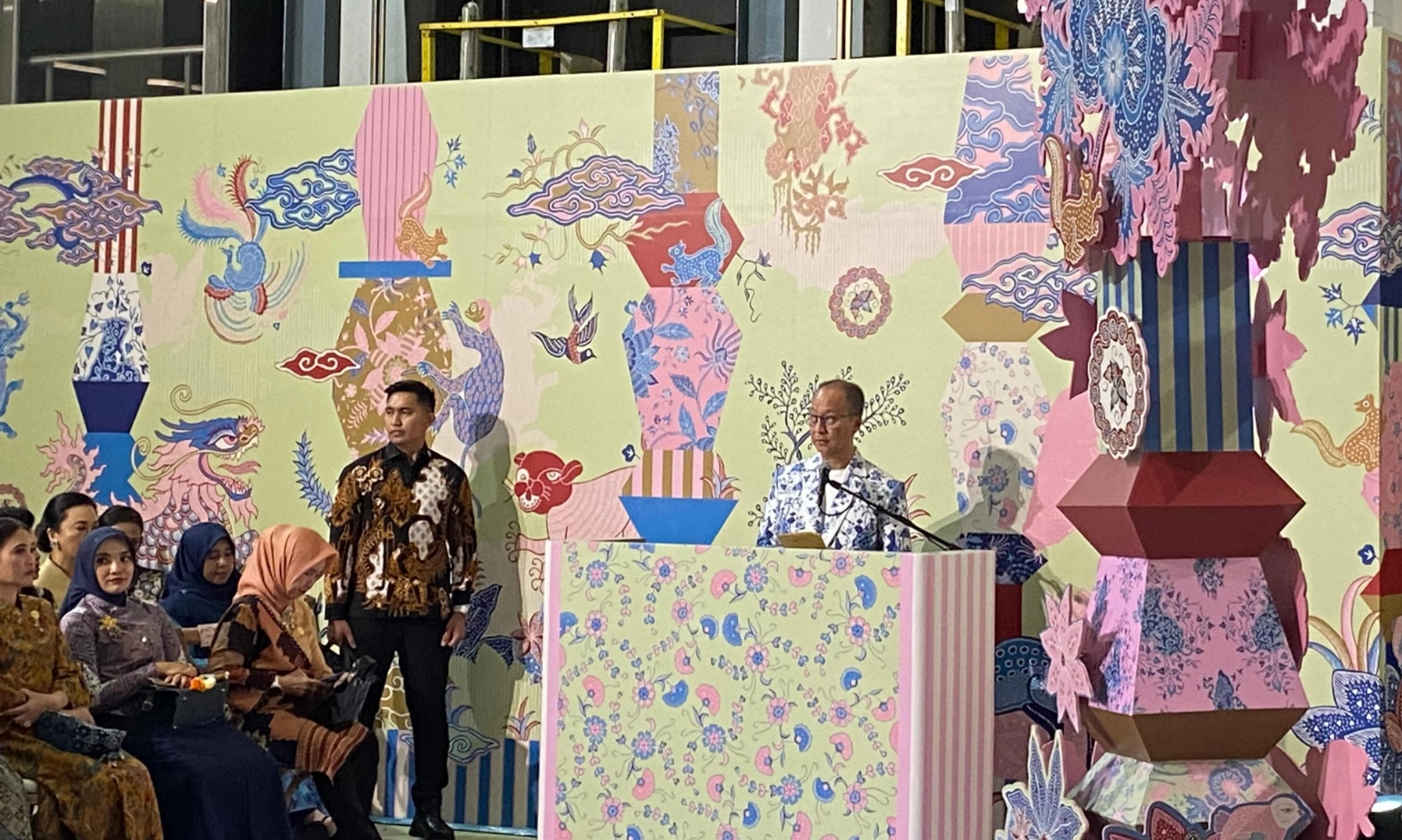 <p id="isPasted">Tumbuhkan Industri Batik, Menperin: Bangga Buatan Indonesia Belum Cukup</p>