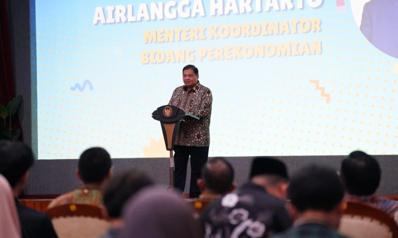 <p>Airlangga Proyeksi Ekonomi Digital Sumbang 8% PDB, Target 10% Akhir 2025!</p>