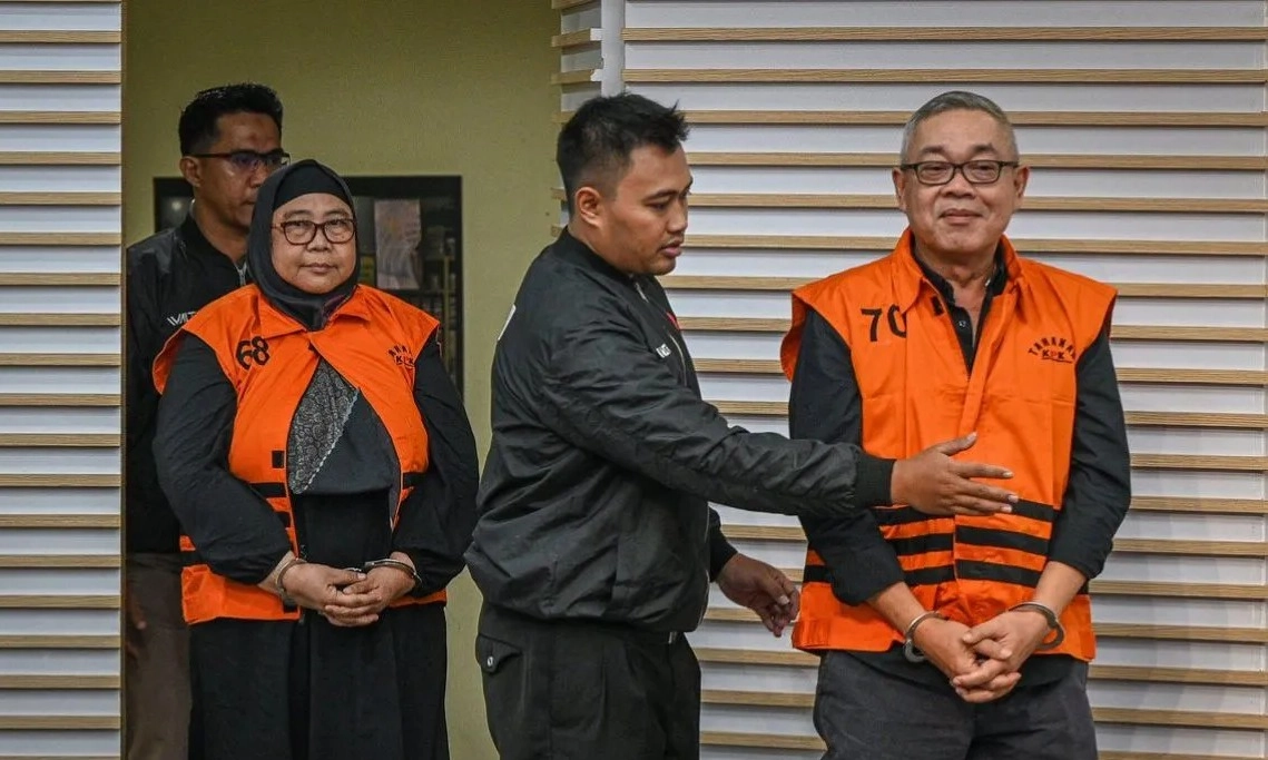 <p>KPK Tahan 2 Eks Direktur Pertamina</p>