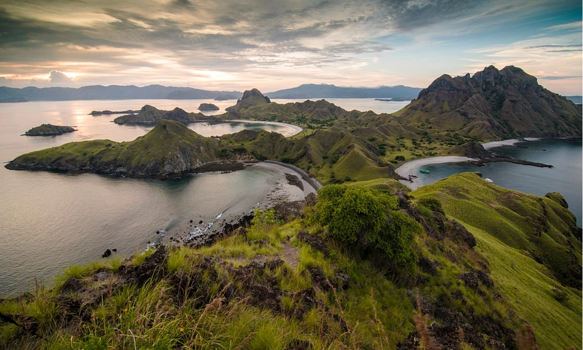 <p>Pulau Padar, Surga Alam Di Kawasan Taman Nasional Komodo</p>
