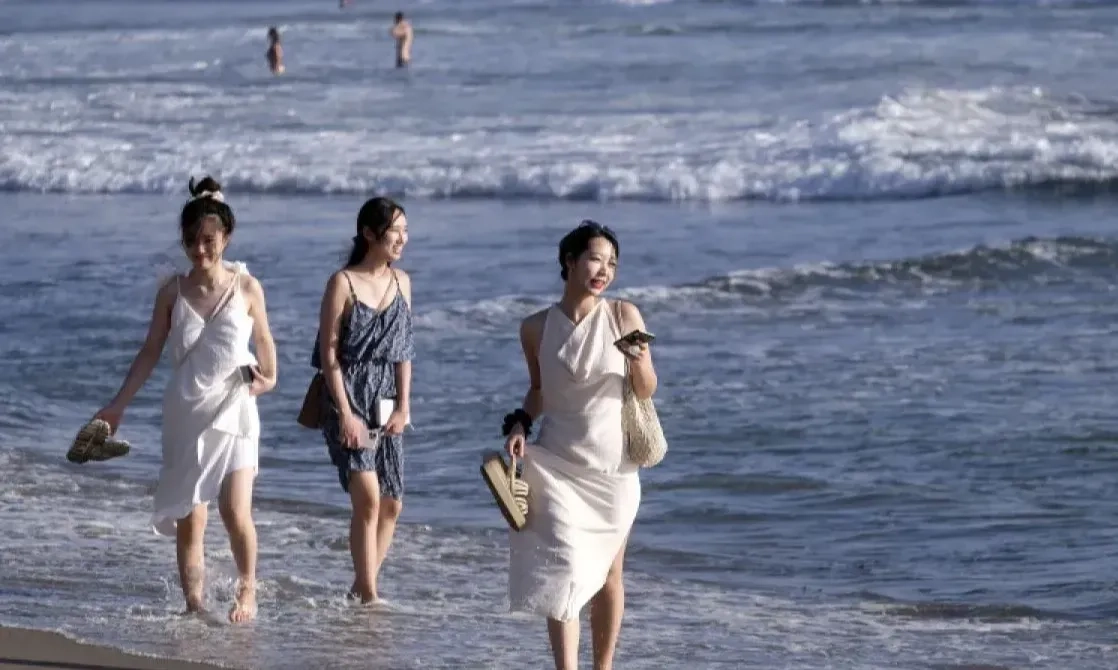 <p>Aplikasi All Indonesia Permudah Akses Wisatawan Asing Di Indonesia&nbsp;</p>