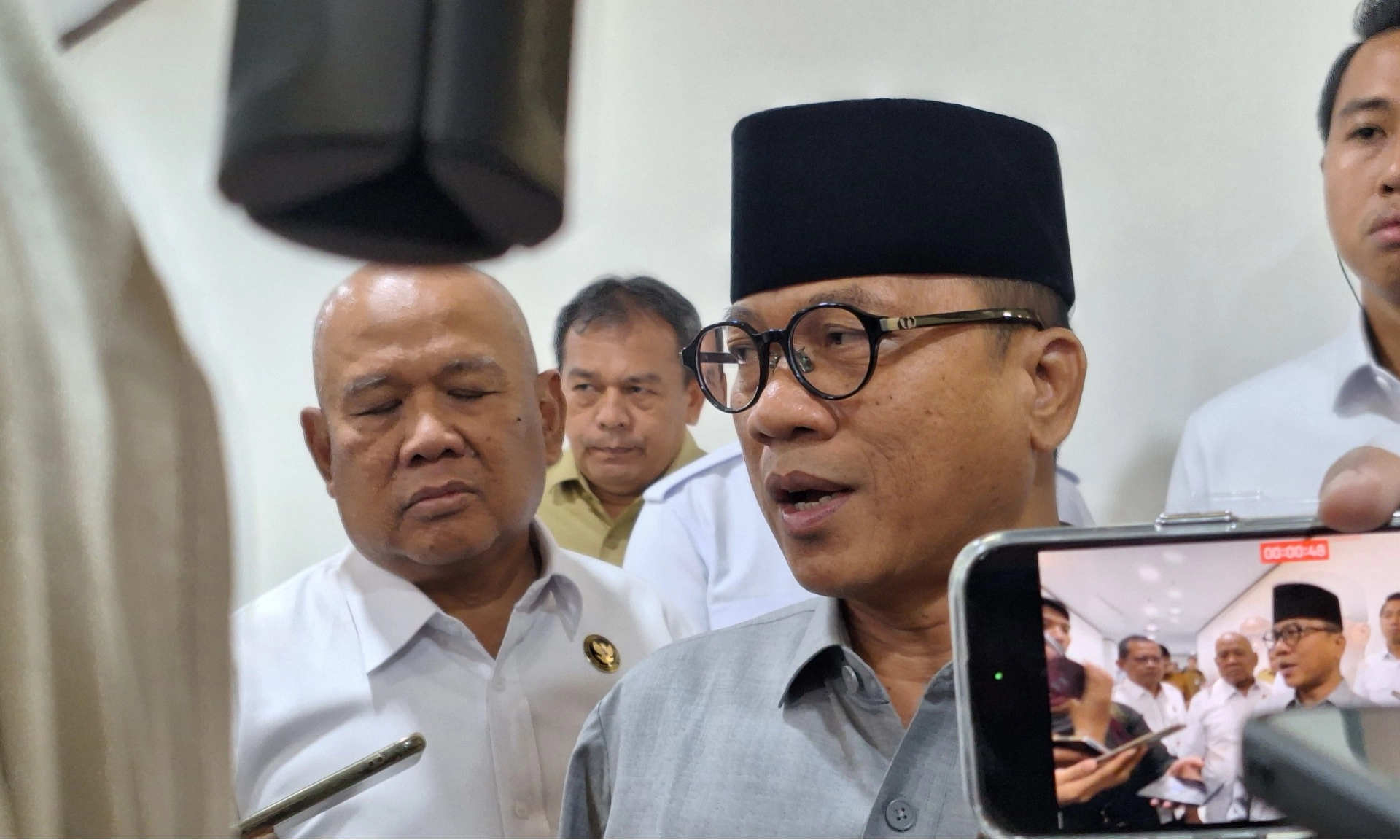 <p id="isPasted">Mendes Sebut Dana Desa Tetap Cair Tanpa Ada Kopdes Merah Putih</p>