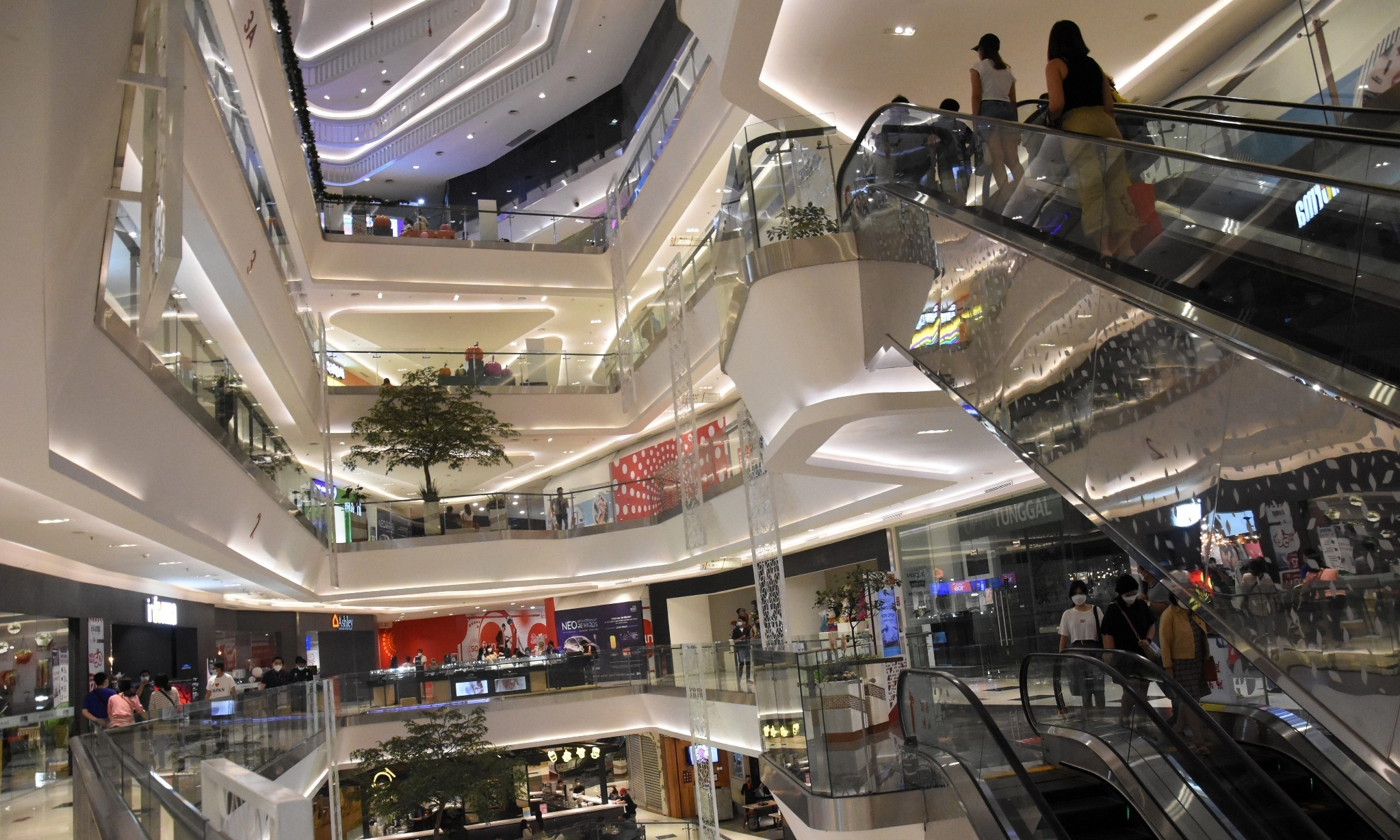 <p>Menkum Sebut Pusat Belanja Wajib Bayar Royalti</p>