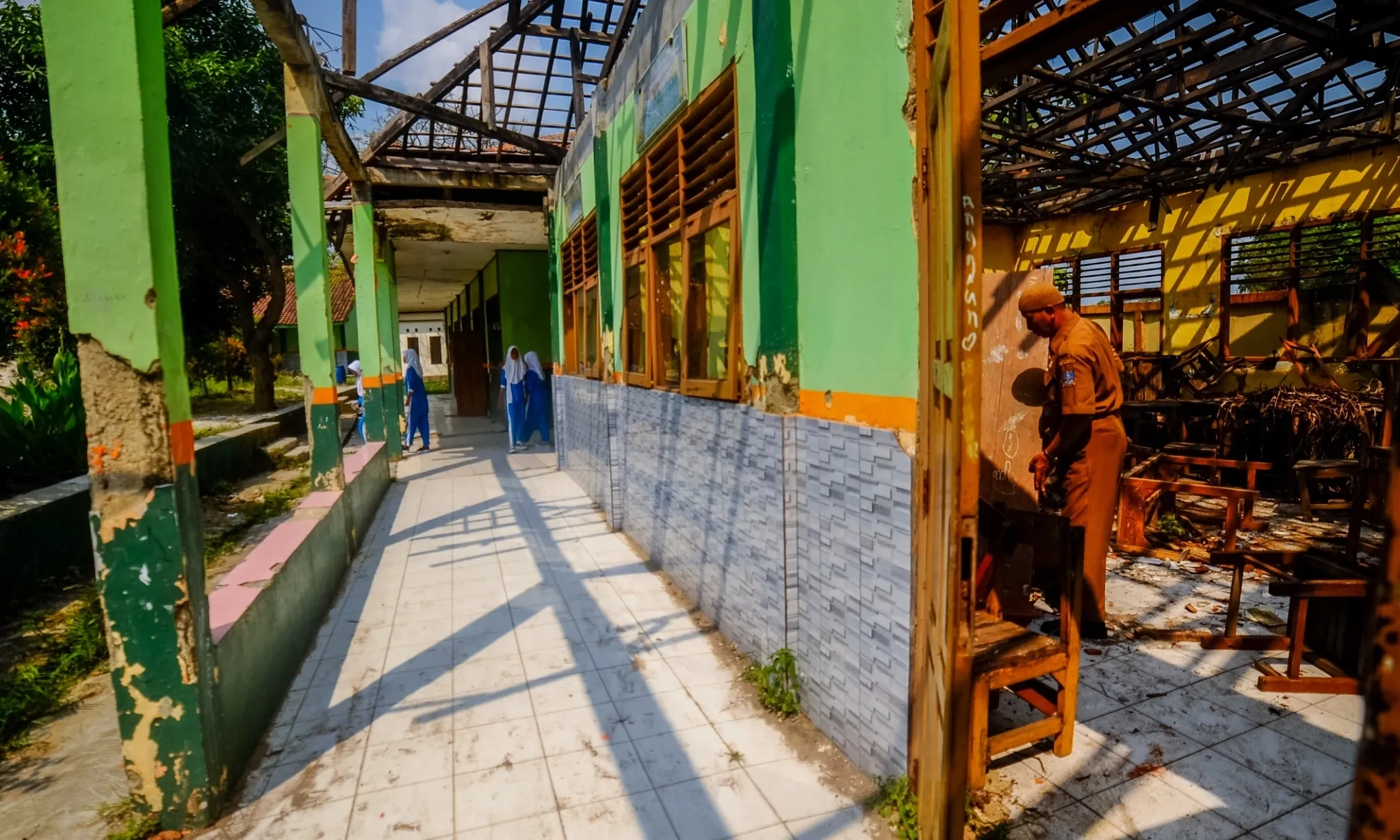 <p>Kemendikdasmen Revitalisasi 13.763 Sekolah Tahun Ini&nbsp;</p>