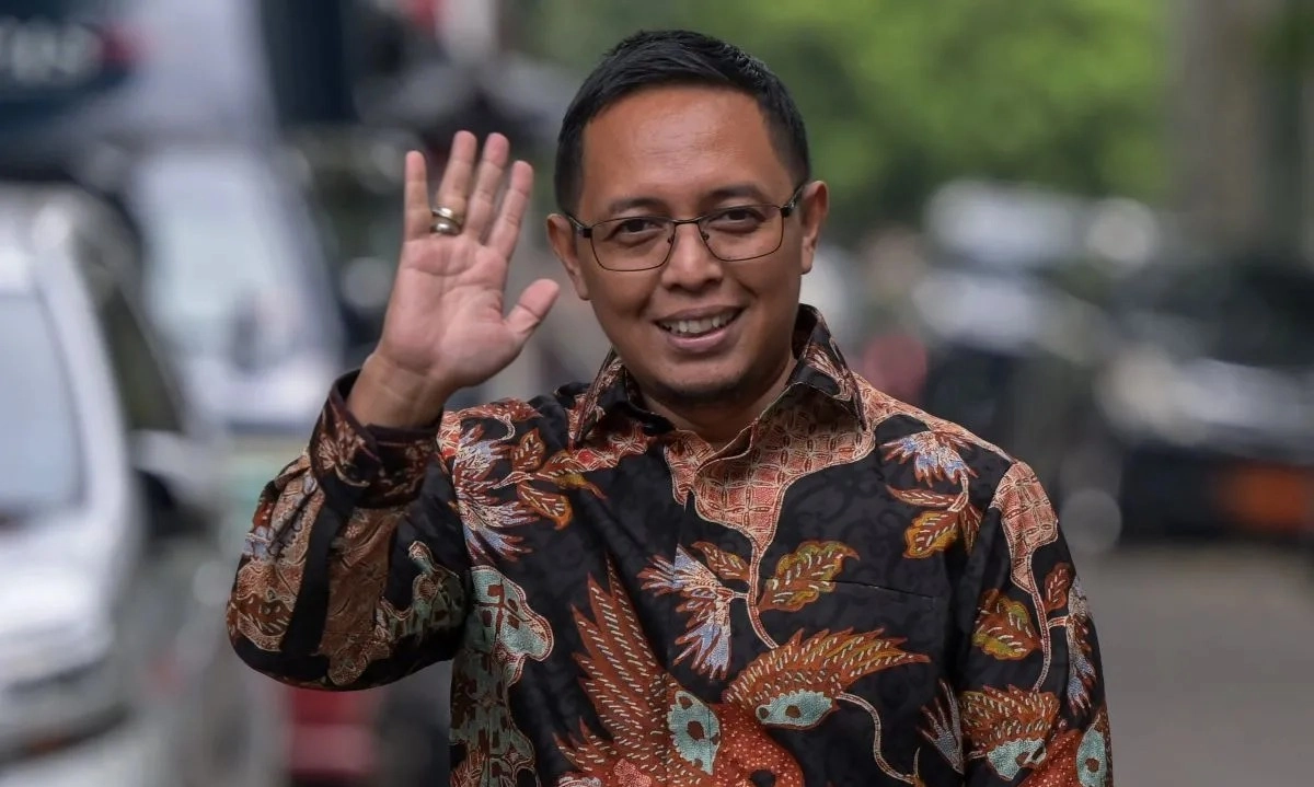 <p id="isPasted">Pertumbuhan Ekonomi 5,12% Diragukan, Kepala PCO: Pemerintah Jujur-jujuran</p>