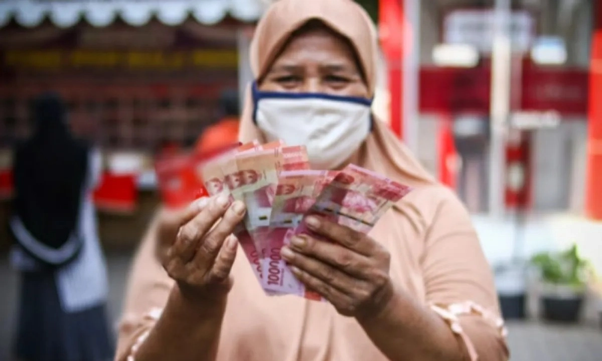 <p>Kemensos Tarik Bansos di Rekening <em>Dormant</em></p>