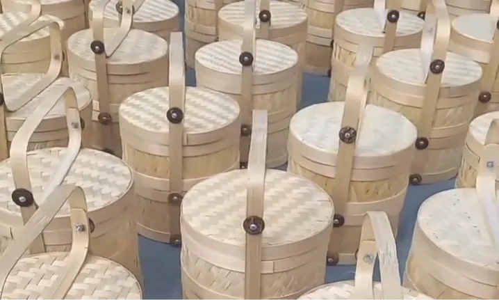 <p id="isPasted">Bhima Aneka Besek, Jeli Melihat Cuan Dari Anyaman Bambu</p>