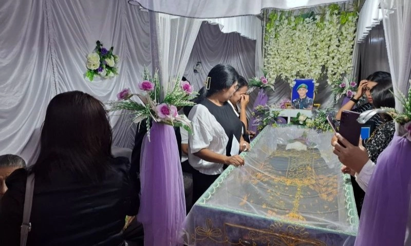 <p>Ibu Prada Lucky Sebut Anaknya Cerita Dipukul Dan Dicambuk Di Barak&nbsp;</p>