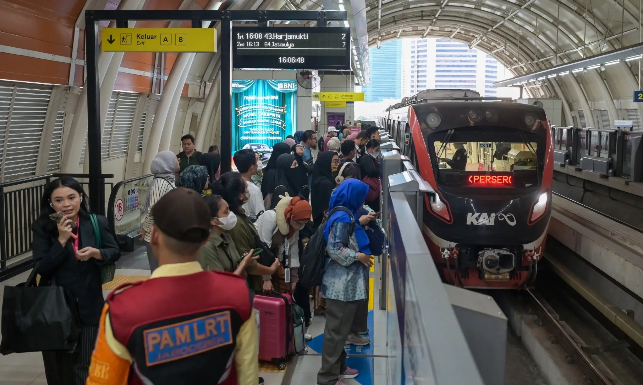 <p id="isPasted">KAI Group Catat Kenaikan Jumlah Penumpang Periode Januari-Juli 2025</p>