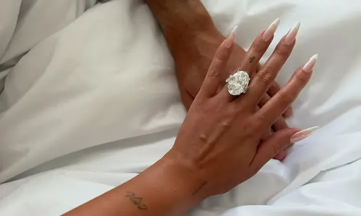 <p>Taksir Cincin Tunangan Ronaldo Georgina Tembus Rp19 Miliar</p>