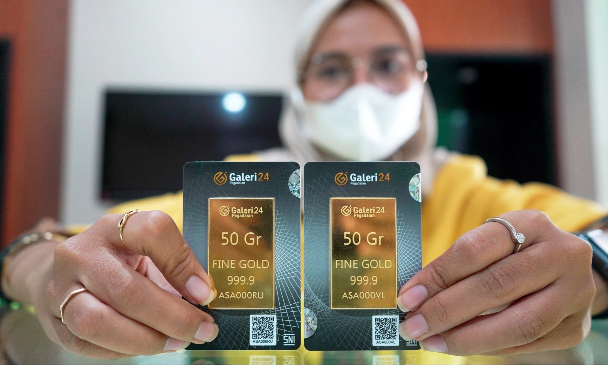 <p id="isPasted">Ambyar, Harga Emas Antam 12 Agustus 2025 Turun Rp21.000/Gram</p>