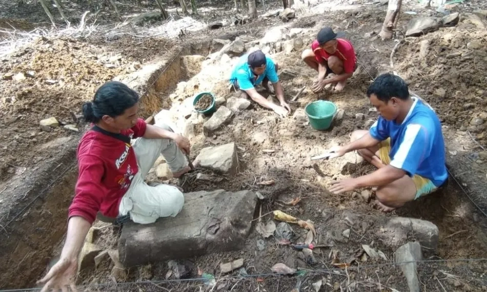 <p>Situs Bongal Ungkap Bukti Perdagangan Dunia Islam Purbakala</p>