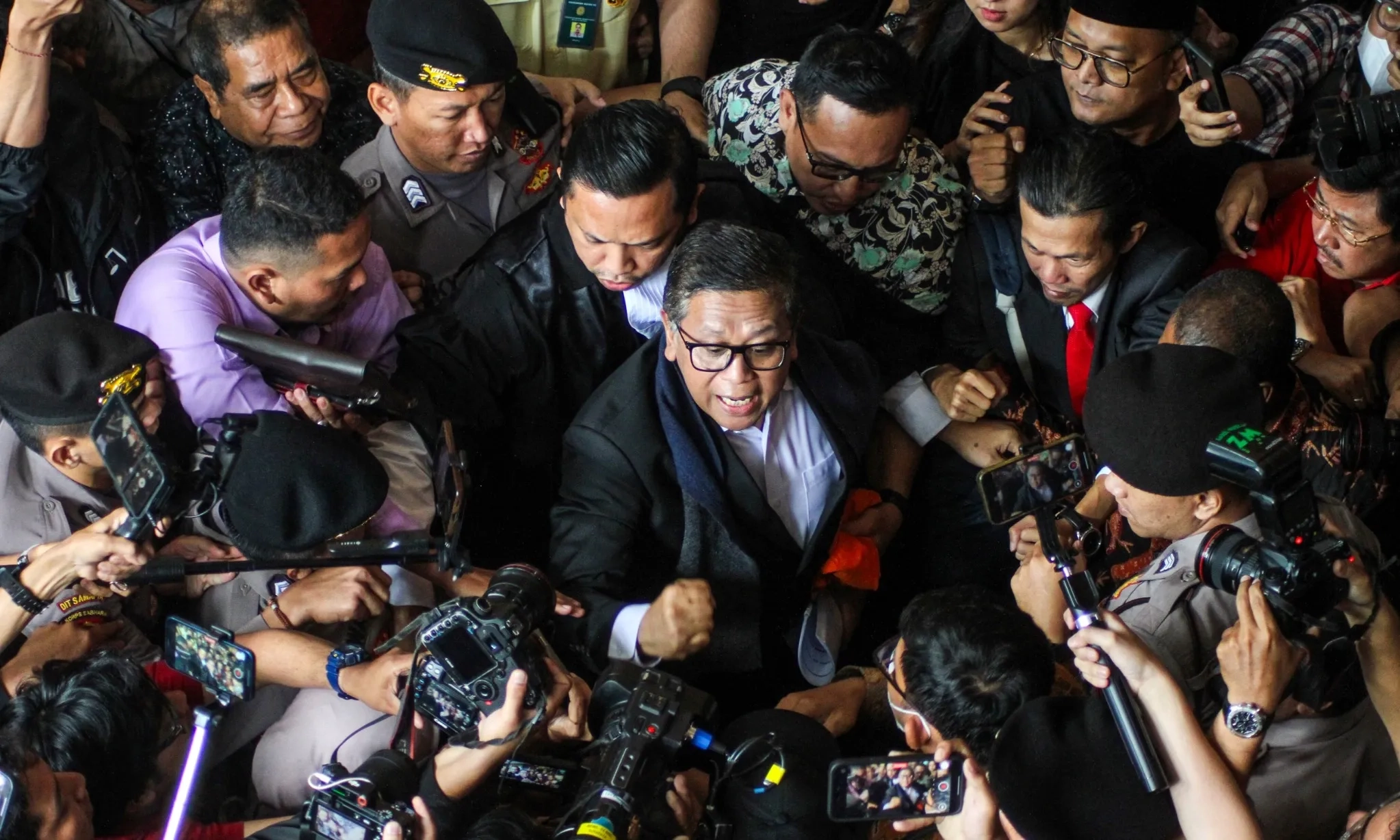 <p>Hasto Kristiyanto Jabat Sekjen PDIP Lagi</p>