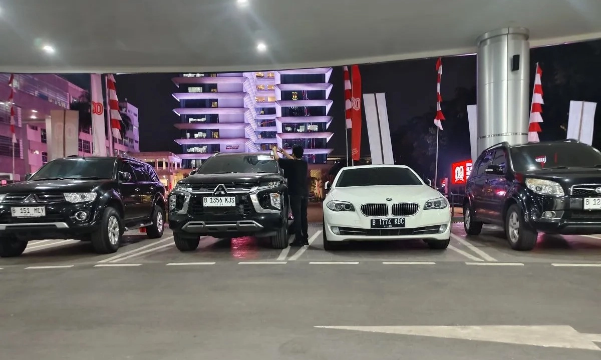 <p>Kejagung Kembali Sita Mobil Mewah Terkait Riza Chalid</p>