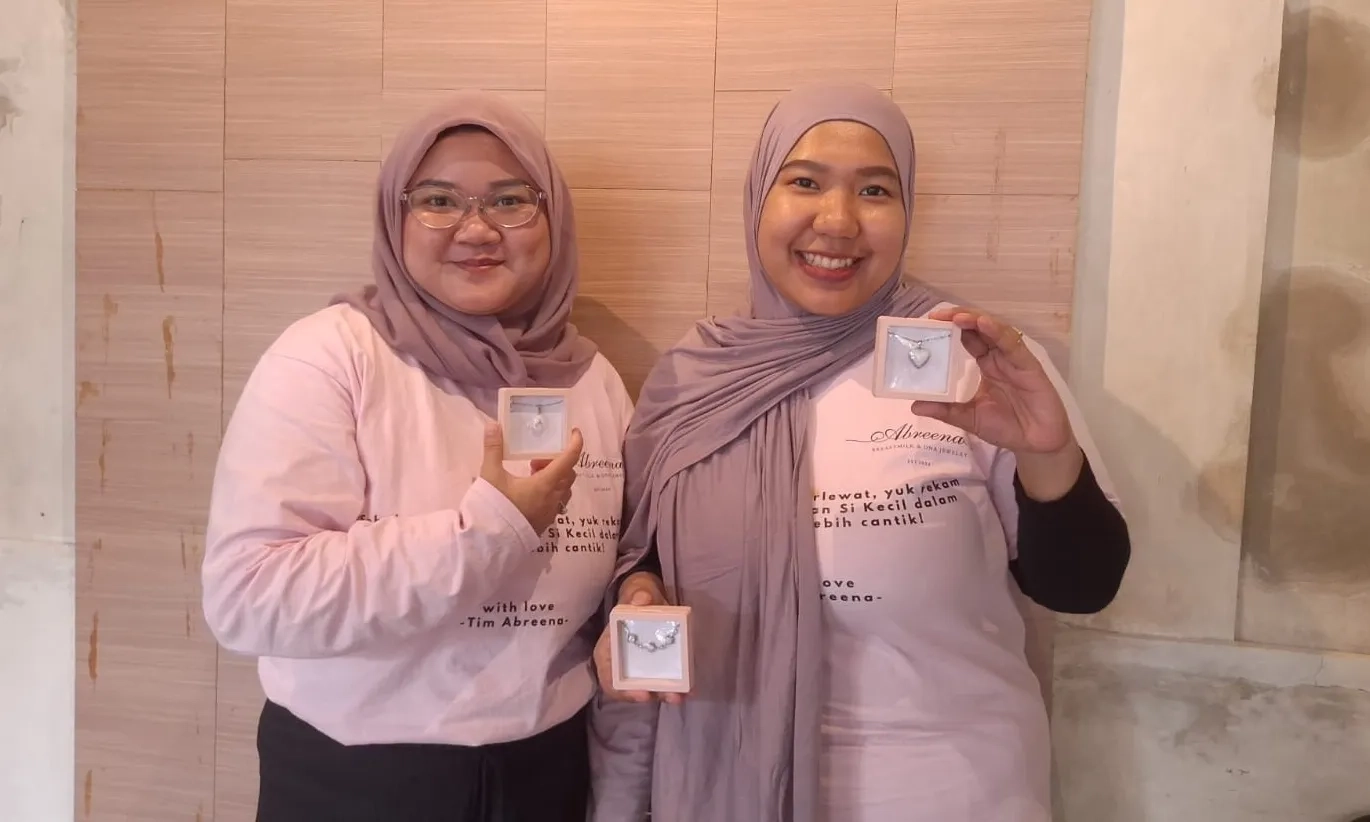 <p id="isPasted">Abreena; Perhiasan Inspiratif Pendukung Ibu Menyusui</p>