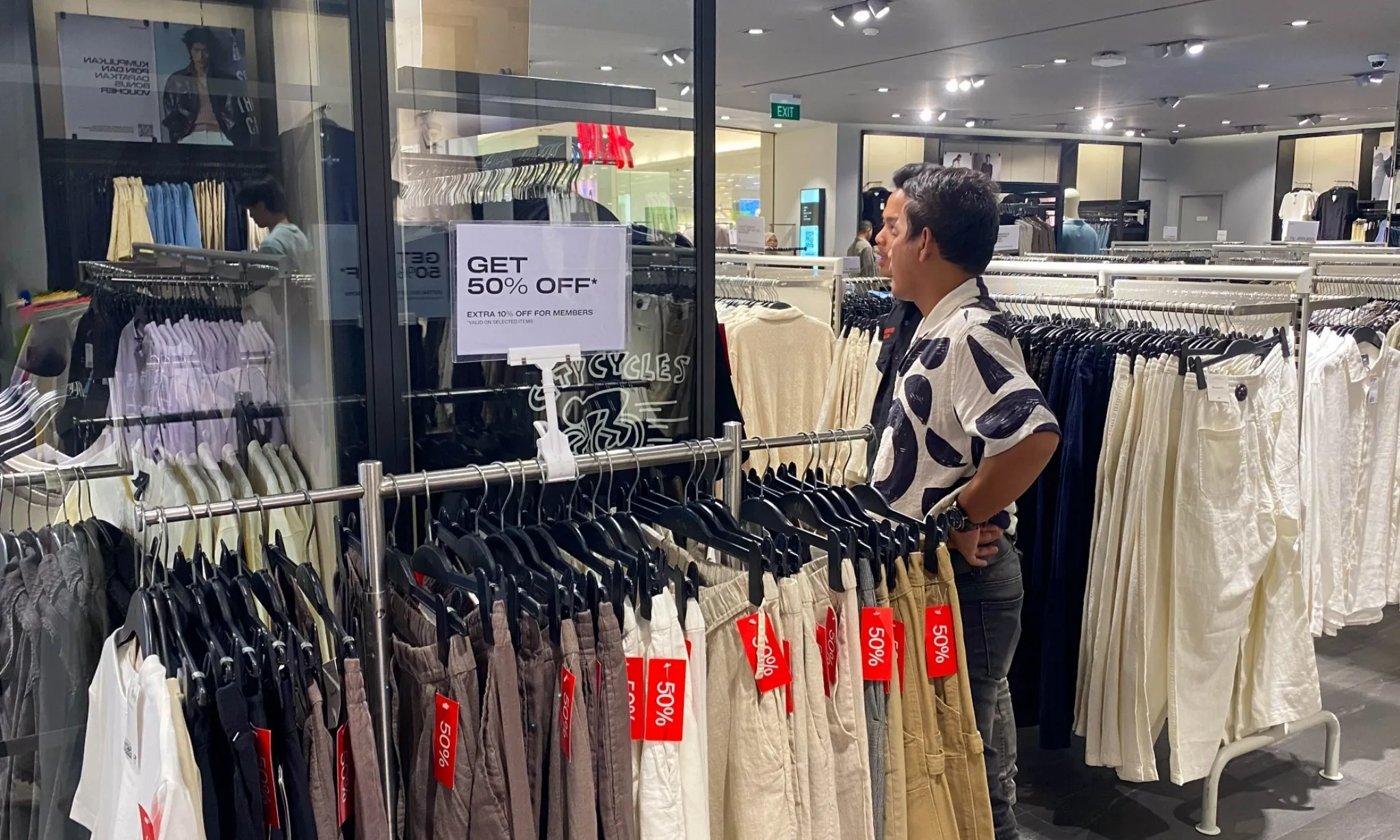 <p>Rojali-Rohana, Fenomena Pelipur Lara Di Tengah Kondisi Ekonomi</p>