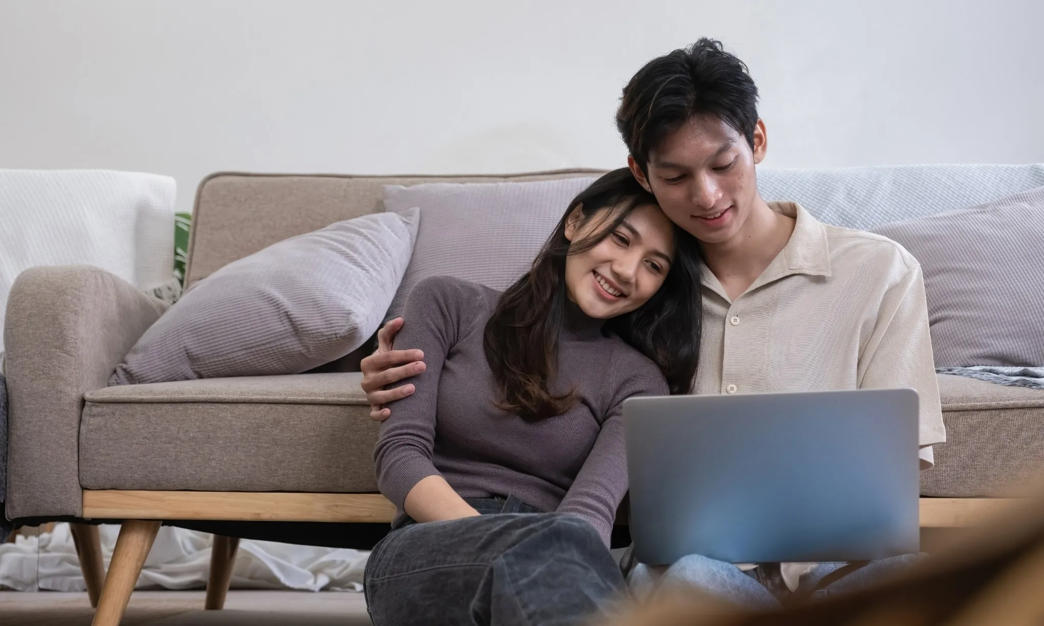 <p id="isPasted">Studi Terbaru: Pasangan Bertemu Secara Online Disebut Kurang Bahagia</p>