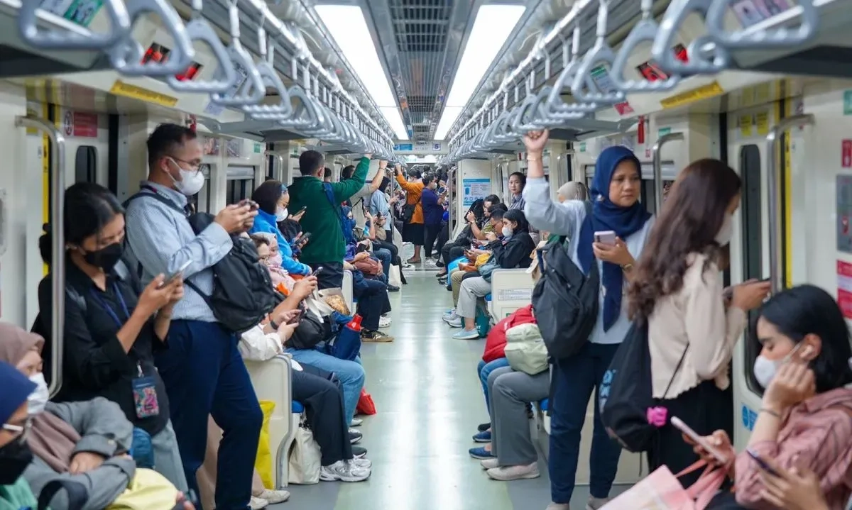 <p dir="ltr" id="isPasted">HUT Ke-80 RI, KAI Layani 78 Ribu Lebih Pengguna LRT Jabodebek</p>