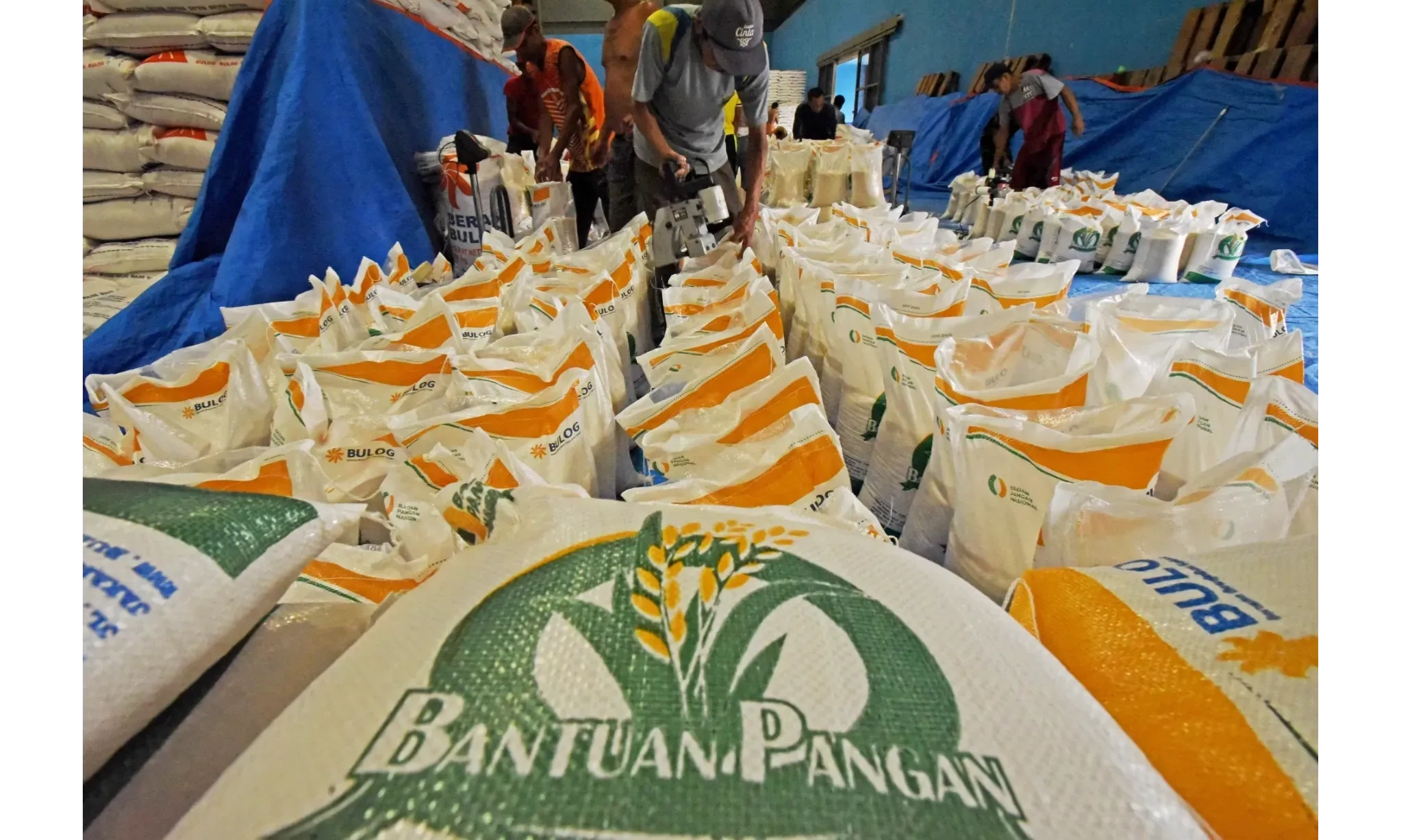 <p>Kerugian Negara Pengangkutan Bansos Rp200 Miliar</p>