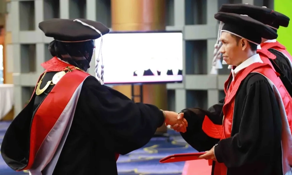 <p>BRIN Kukuhkan Lima Profesor Riset Baru</p>