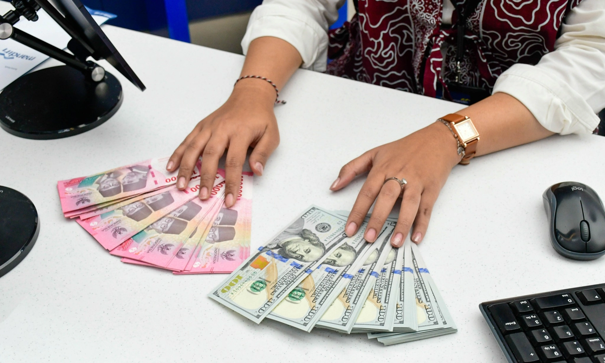 Tensi Timteng Meningkat, Rupiah Tertekan Ke Rp17.646 Per Dolar AS
