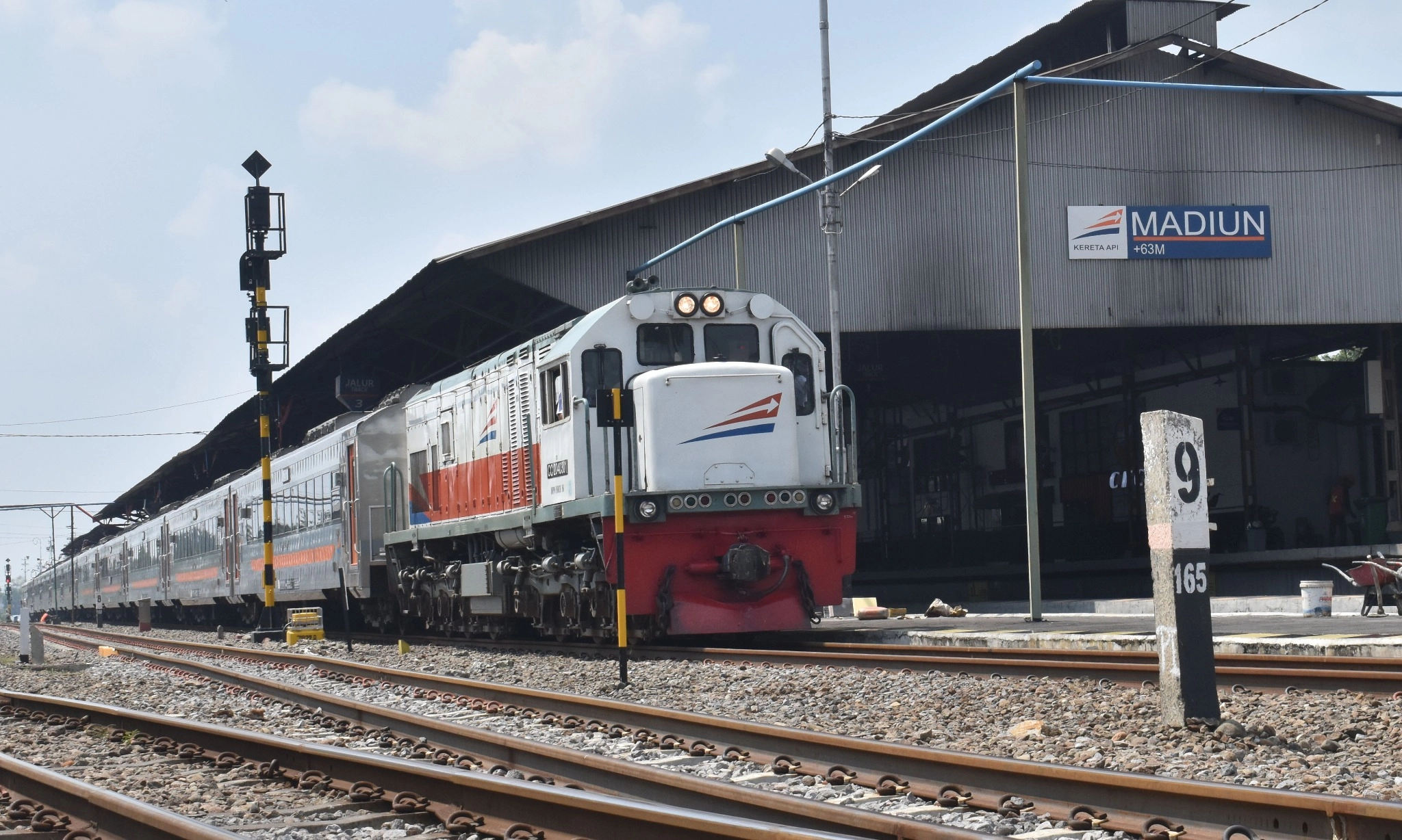 <p>DPR Usul Kereta Jarak Jauh Ada Ruang Merokok</p>