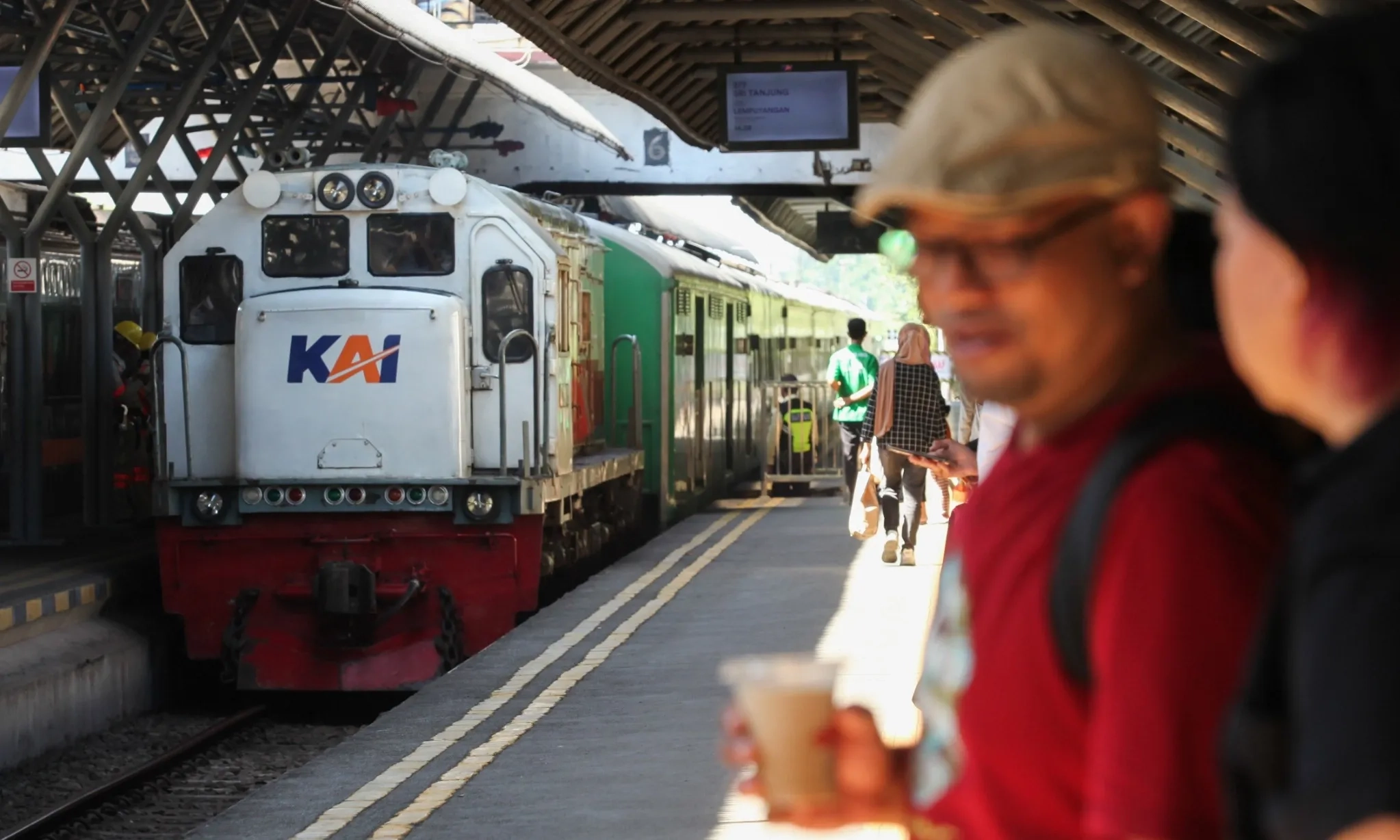 <p>KAI Diminta Abaikan Usulan Gerbong Khusus Merokok</p>