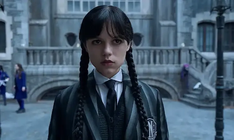 <p id="isPasted">Memahami Tren&nbsp;<em>Tired Girl Makeup</em> Ala Wednesday</p>