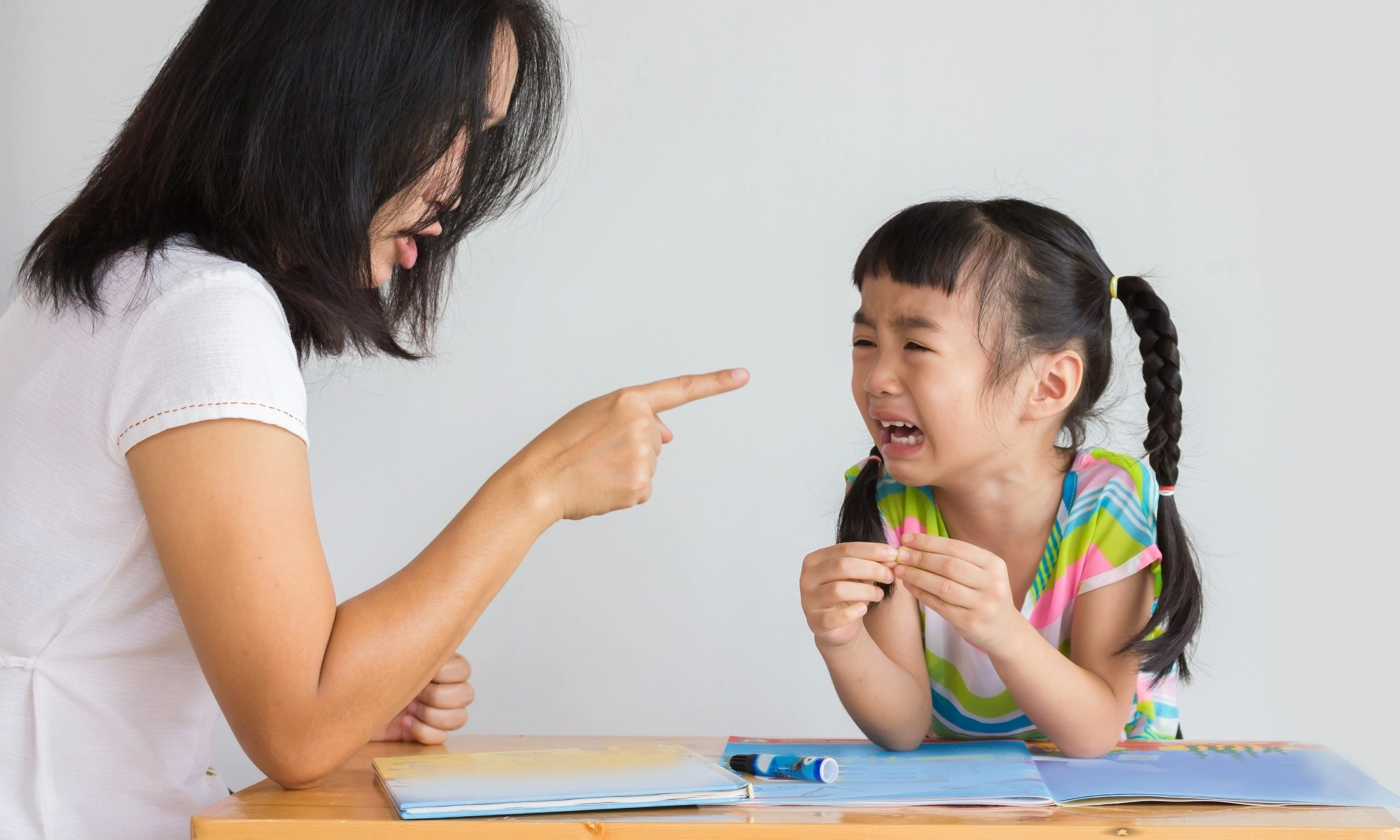 <p>Bagaimana Menentukan Pola Asuh Yang Baik Untuk Anak?&nbsp;</p>