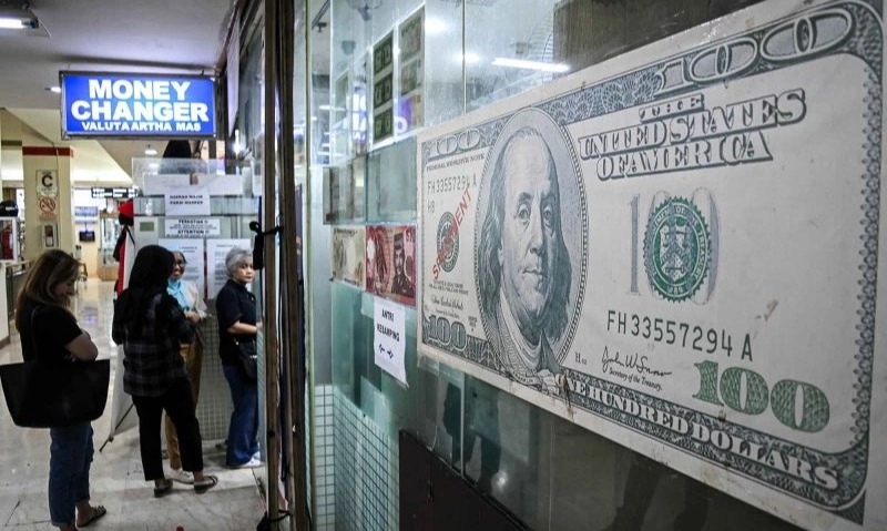 <p id="isPasted">Data Ekonomi AS Menguat, Rupiah Tertekan Melemah</p>