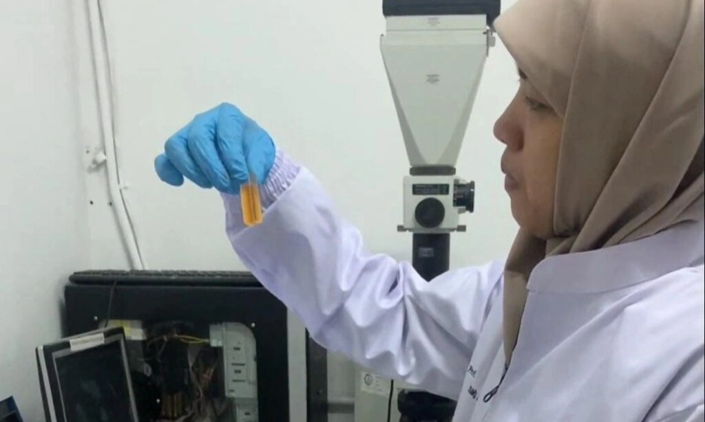 <p>Guru Besar ITS Gunakan Limbah Untuk Atasi Masalah Limbah</p>