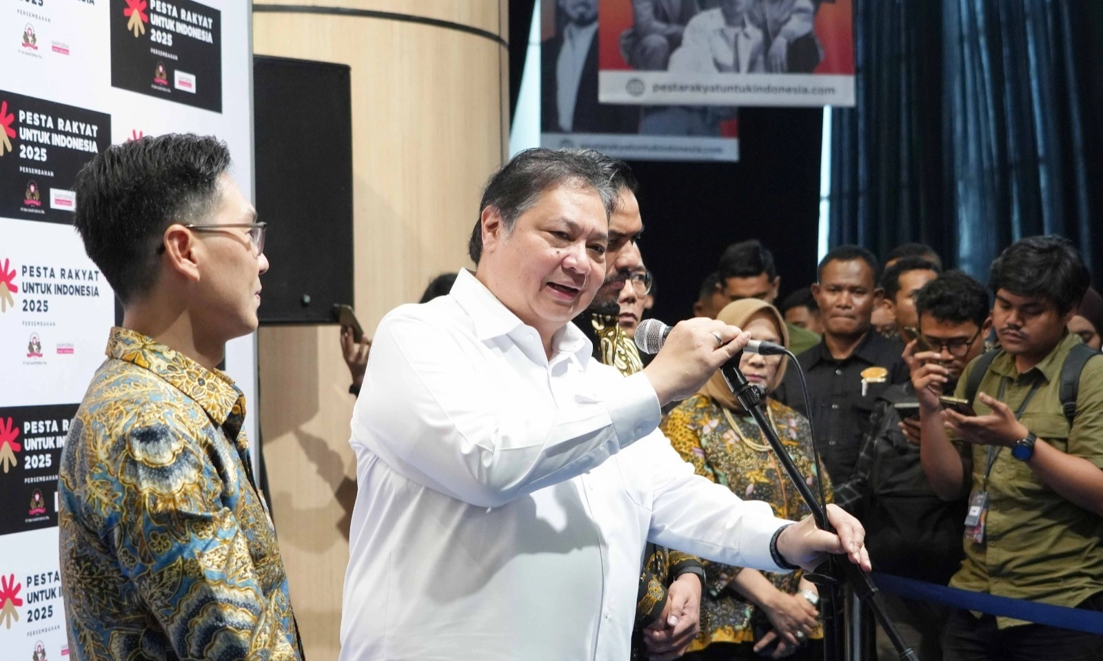 <p id="isPasted">Target Pertumbuhan Ekonomi 5,2%, Pemerintah Perkuat Dukungan Bagi UMKM</p>