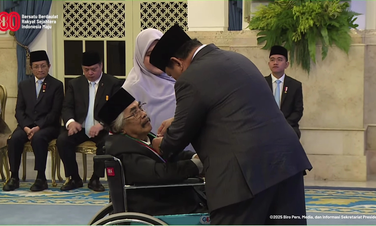 <p>Christine Hakim Hingga Jaja Mihardja Terima Anugerah Tanda Kehormatan</p>