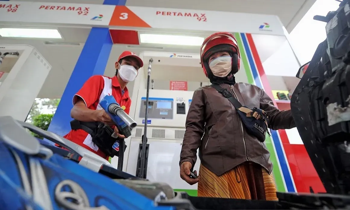 <p>Pertamax Turbo Naik Jadi Rp13.200, Pertamax Green Turun</p>