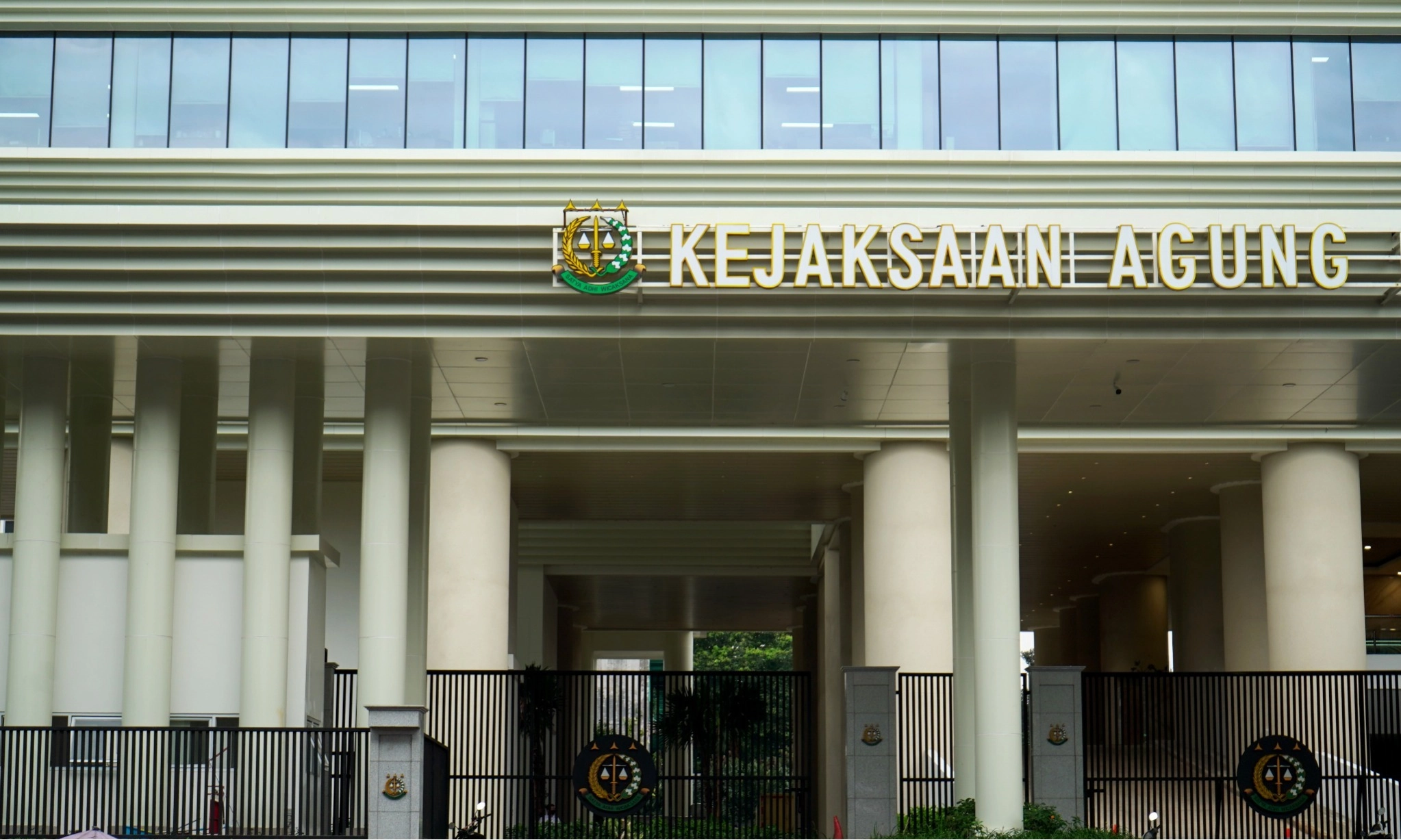 <p>Kejagung Sita Rumah 6.570 Meter Persegi Milik Riza Chalid&nbsp;</p>